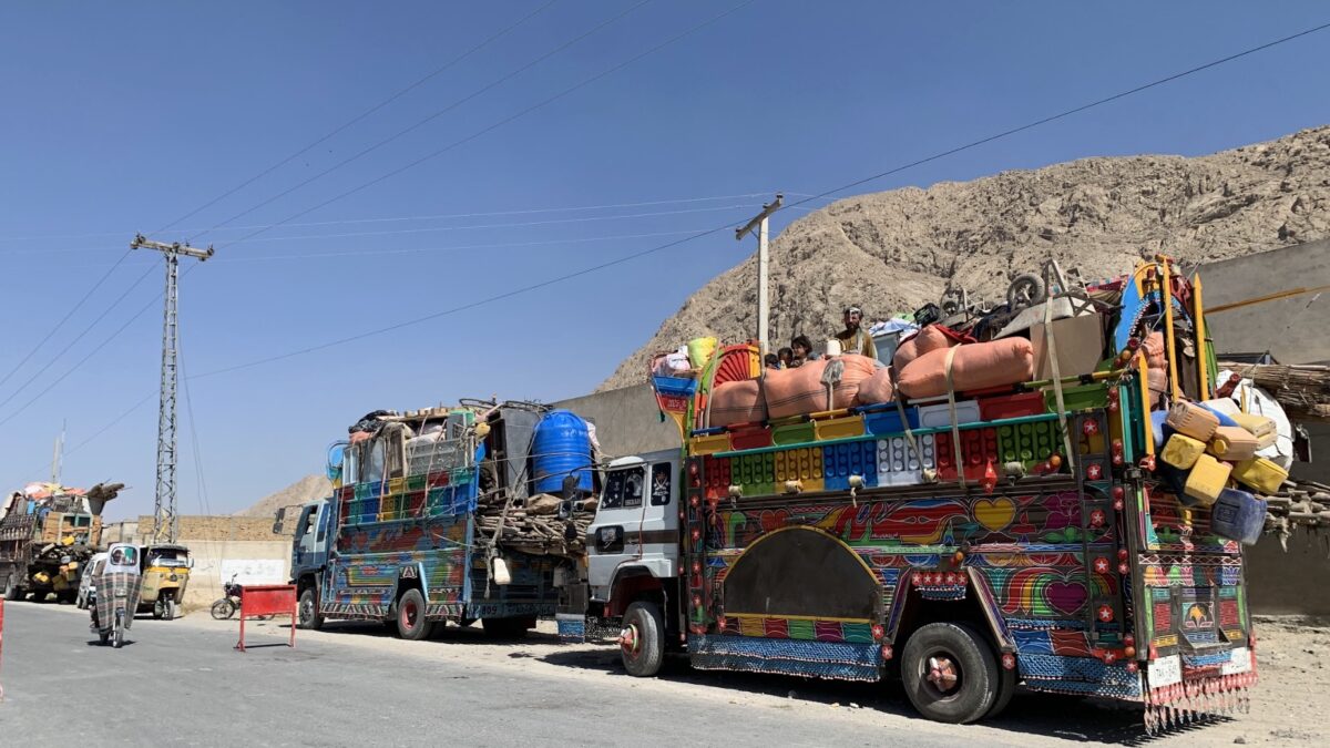 Truck carrying belongings of the refugees outside the UNHCR office in Quetta. Image by the author. 