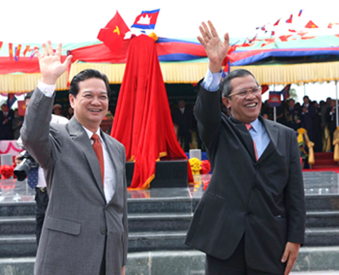 Nguyen Tan Dung, former Prime Minister of Vietnam, and Hun Sen, the President of the Cambodian State.